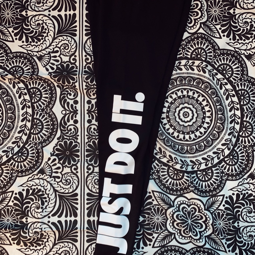 Nike Mid-Rise “Just Do It.” Leggings